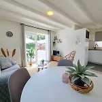 Mooie Bungalow Entree Zwembad In De Zomer Vp009